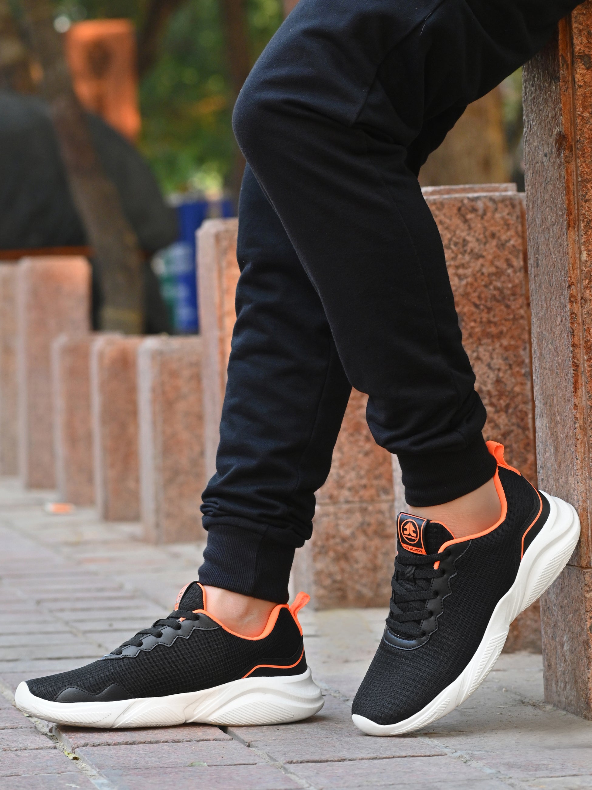 BLAZERUN - BLACK/ORANGE