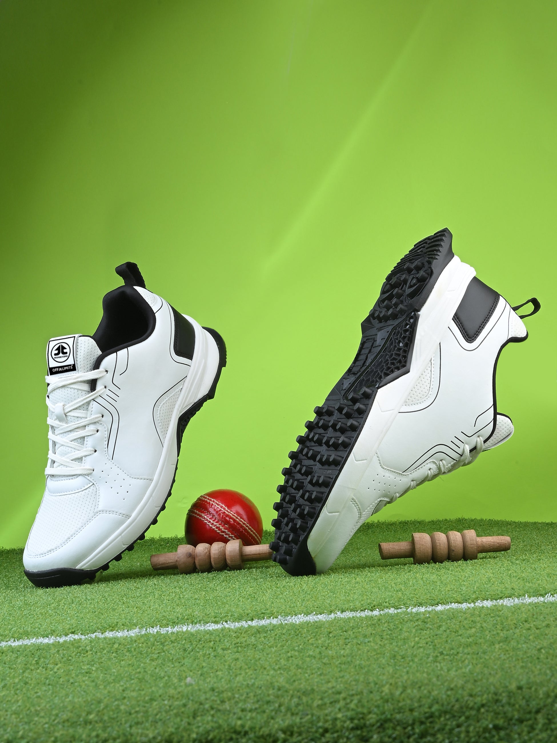 WARWICK CRICKET - OFF WHITE/BLACK