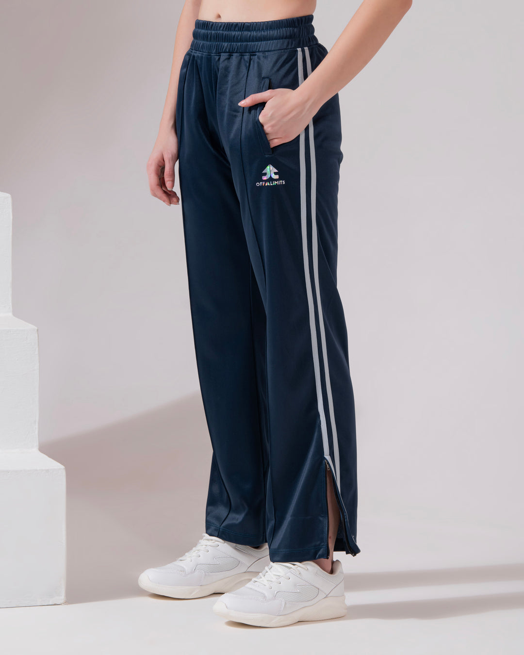 Women Zipper Flared Trackpant