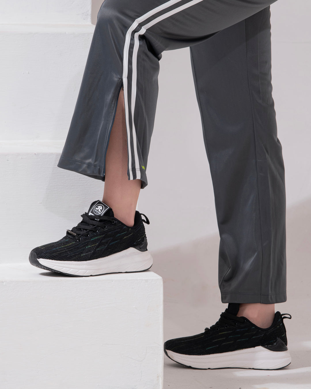 WMN SP FLARE ZIP PANT