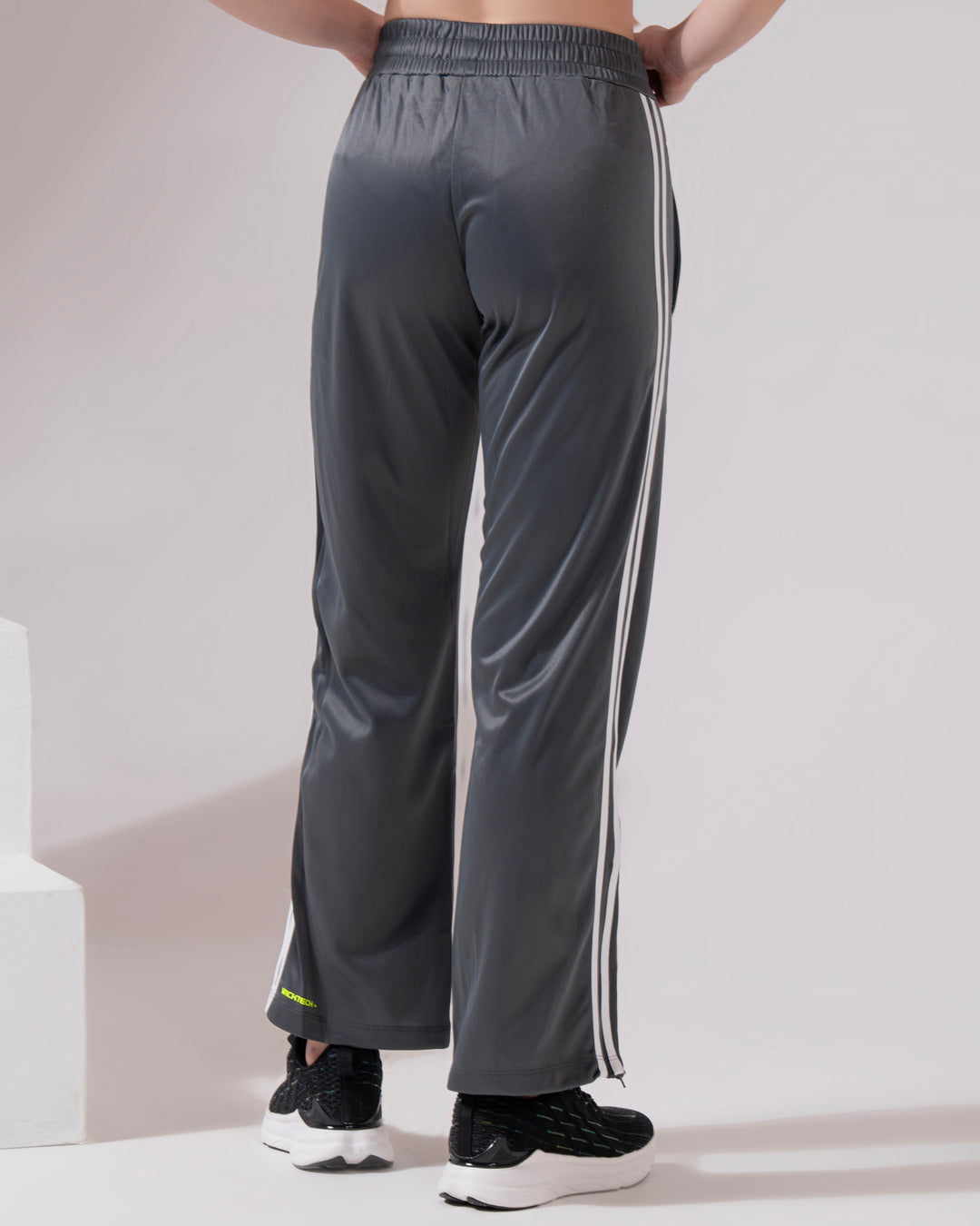 WMN SP FLARE ZIP PANT